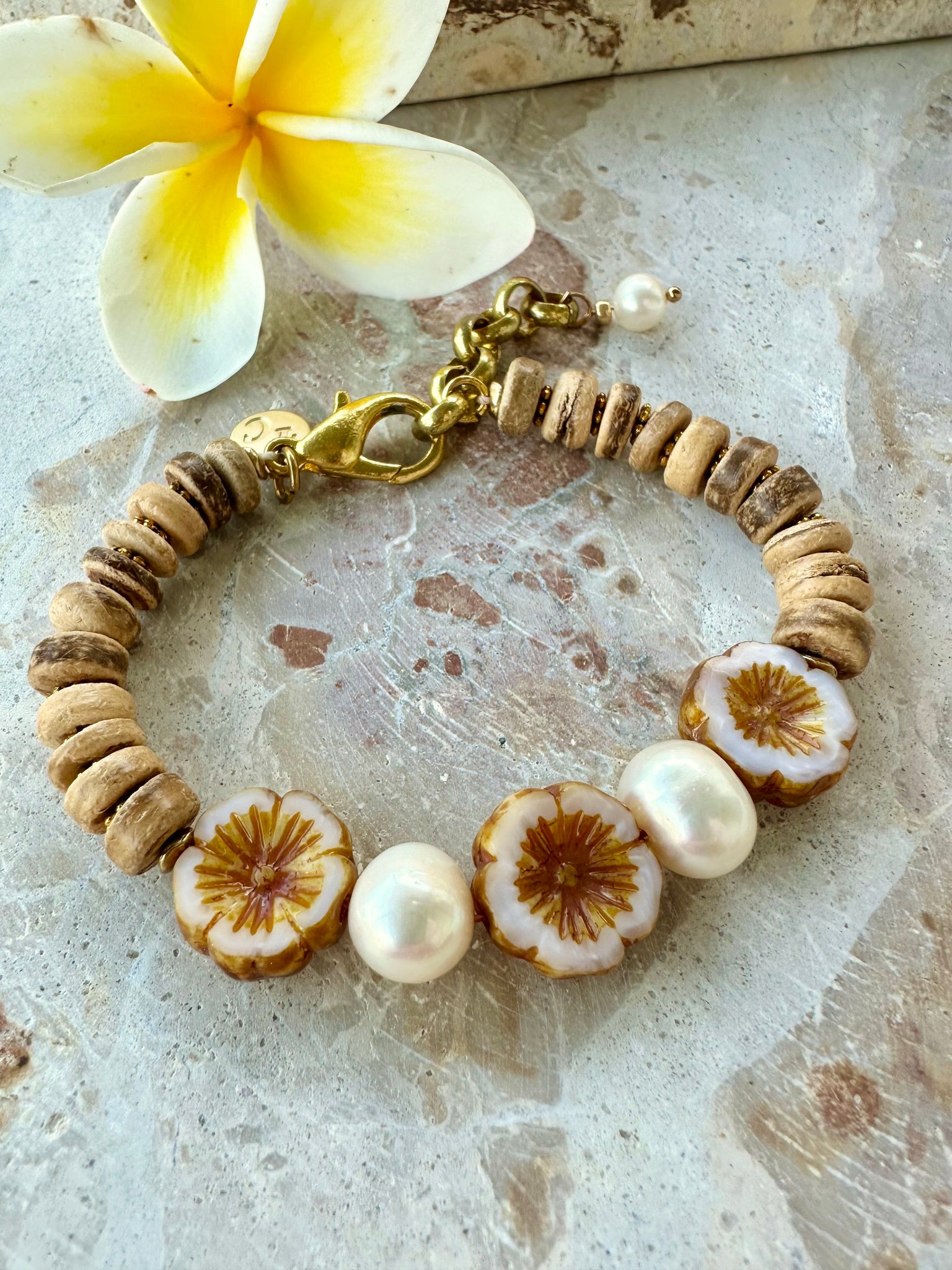 Hawaii Shell Pearl Bracelet